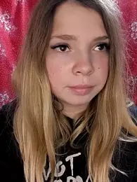 Zuli_Kiska webcam model stream image