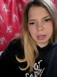 Zuli_Kiska webcam model stream image