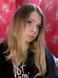 Zuli_Kiska webcam model stream image