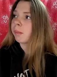 Zuli_Kiska webcam model stream image