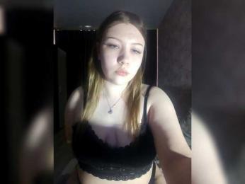 SweetyKittyaa webcam model stream image