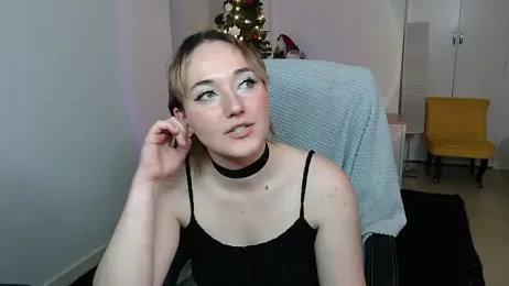 Crystal-dreamt webcam model stream image