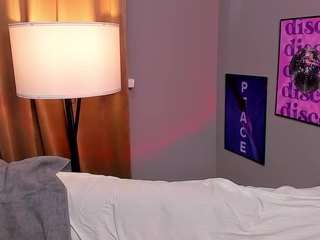 essie-fanning webcam model stream image