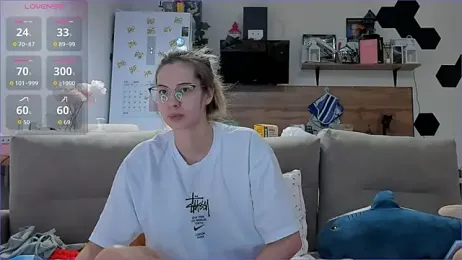 Girl_alone_home webcam model stream image