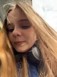 Lunabelle_ webcam model stream image