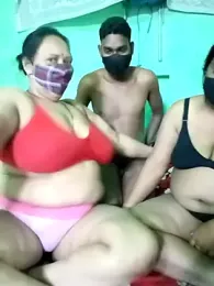 LoveOnStream webcam model stream image