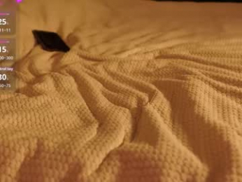 moonelly webcam model stream image