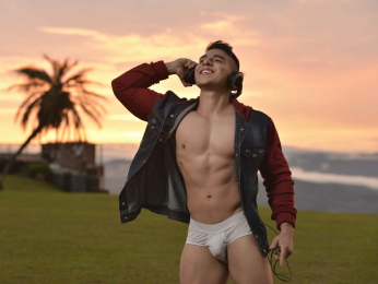 LeytonFloyd webcam model stream image