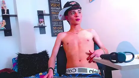 milo_hot_ webcam model stream image