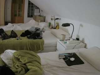 voyeurcam-julmodels-bed-3 webcam model stream image