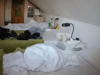 voyeurcam-julmodels-bed-3 webcam model stream image