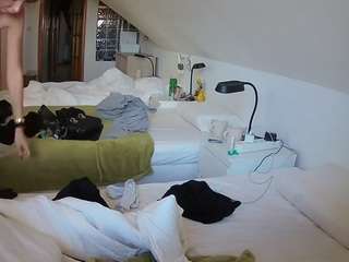 voyeurcam-julmodels-bed-3 webcam model stream image