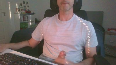 leo00870087 webcam model stream image