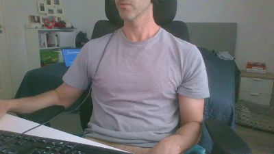 leo00870087 webcam model stream image