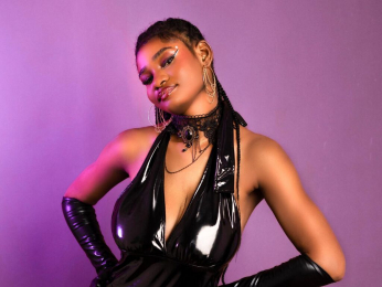 LaraVelvet webcam model stream image