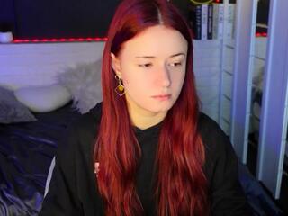 Lily Loyd webcam model stream image