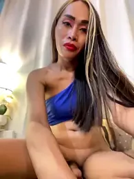 RomanticPearlTS webcam model stream image