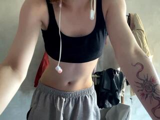 Nieves Vy webcam model stream image