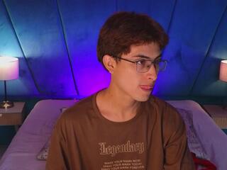 Aaron Ez webcam model stream image