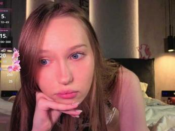 Alllura webcam model stream image
