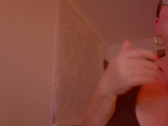 Connyat99 webcam model stream image