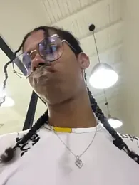 Maxim-Walker webcam model stream image