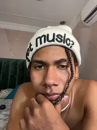 Maxim-Walker webcam model stream image