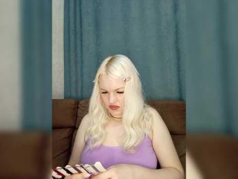 AlenkiyCvetochek webcam model stream image