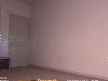 petitebrat webcam model stream image