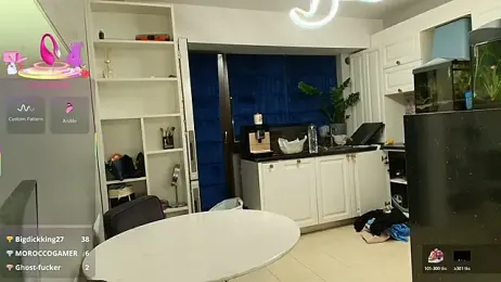 Layla- webcam model stream image