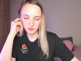 rousereedd webcam model stream image