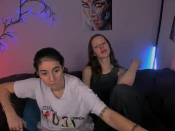 daisy_baby_ webcam model stream image