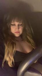 Whiite_widoww webcam model stream image