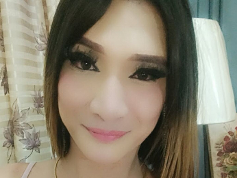 AleeraFox webcam model stream image