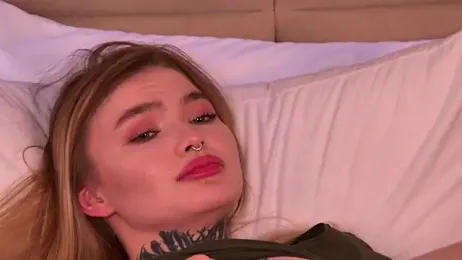 AriWild webcam model stream image