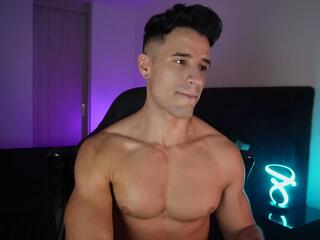 Tom Heaton webcam model stream image