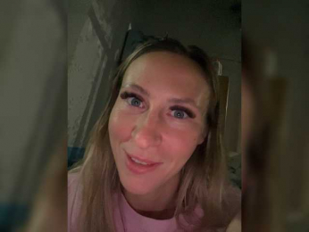 Saveta webcam bongacams model stream image