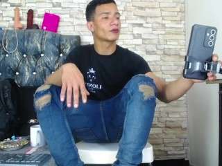 izan-hot20 webcam camsoda model stream image