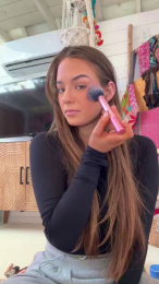 babyyem webcam model stream image