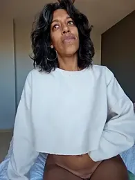 Goldenlace webcam model stream image