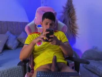 adrian_prime_ webcam model stream image