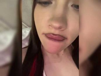 Glossmixdoll webcam model stream image