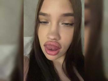 Glossmixdoll webcam model stream image