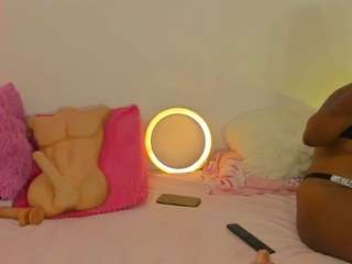 creamy-brunette webcam model stream image