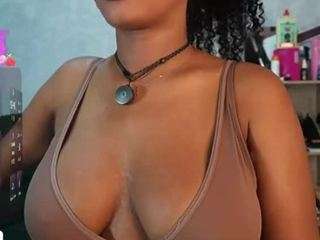 naomixjones webcam model stream image