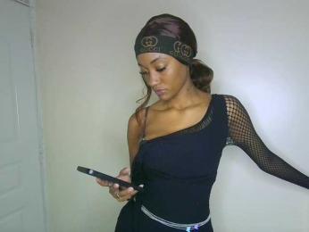 Sexypetiteher webcam model stream image