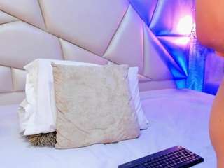 laurettedela-roux webcam model stream image