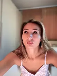 LetsFunKARINA webcam model stream image