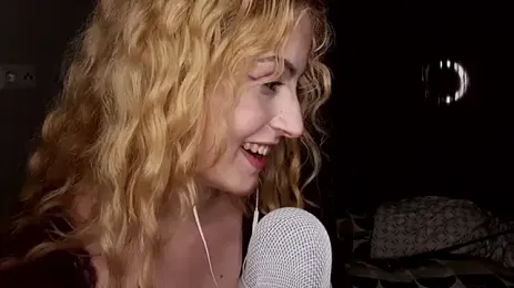 Kiki-wren webcam model stream image