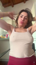 GloriousMILF webcam model stream image